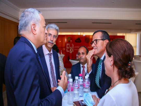 consécration du principe de partenariat avec les différents acteurs du secteur des technologies de la communication