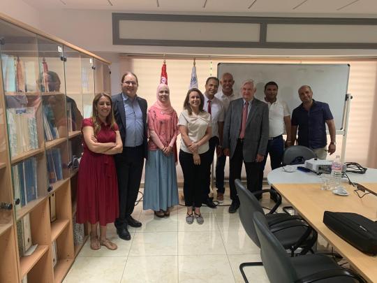 الوكالة الوطنية للترددات تتسلم التقرير النهائي حول الدراسة المتعلقة بتقييم وتطوير شبكة القيس والمراقبة الالية للترددات